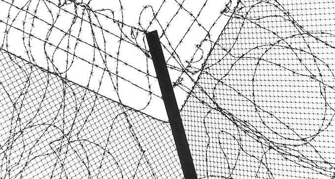 Himlen sedd från rastgården på gamla kronohäktet på Långholmen. Nordiska museets dokumentation 1975. Fotograf: Nils Blix.