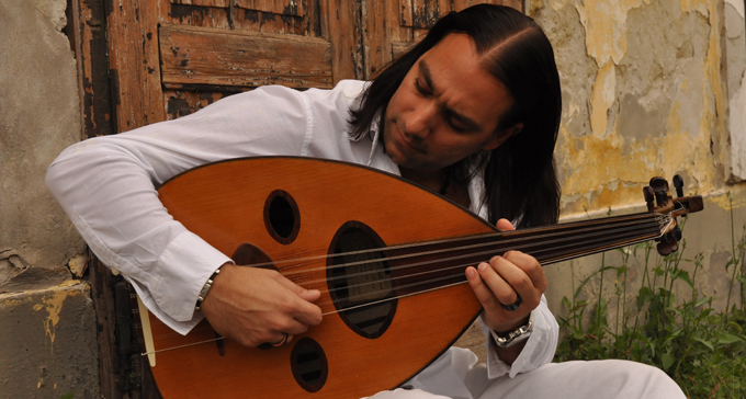 Musikern Omar Bashir.