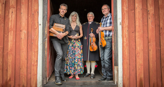 Durspelaren Erik Pekkari, hornblåserskan Miriam Andersén och fiolspelmännen Kungs Levi Nilsson och Ulf Störling. Foto: Torbjörn Ivarsson