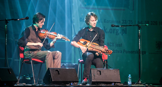 Olav Luksengård Mjelva och Erik Rydvall på scen.