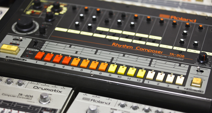 Syntar på Elektronmusikstudion. Foto: Miki Anagrius