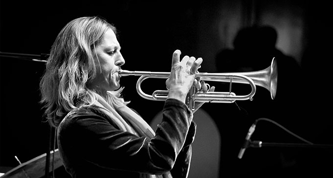 Den kanadensiska trumpteraren Ingrid Jensen. Foto: changsterdam (CC/Flickr)