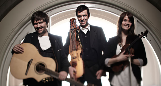 Ahlberg, Ek & Roswall är en av grupperna som uppträder på spelmansstämman på Skansen. Foto: Olle Melkerhed
