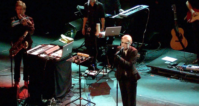 Norska artisten Anja Garbarek uppträder på holländska film, litteratur- och musikfestivalen Crossing Border 2007. Foto: Maurice (Flickr/CC)