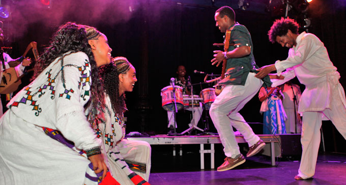 Det etiopiska bandet Ethiocolor live på scenen. Foto: Helene Lundgren