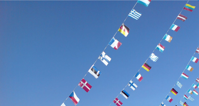 Flaggor i vinden. Foto: Mistersnappy/Flickr (CC)