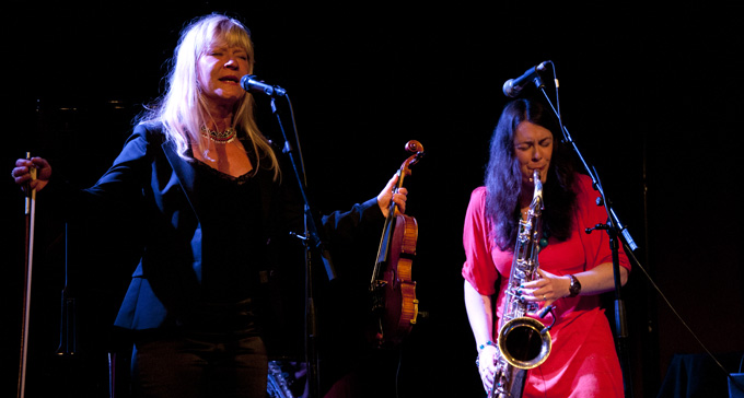 Lena Willemark och Elin Larsson. Foto: Eric Hammarström