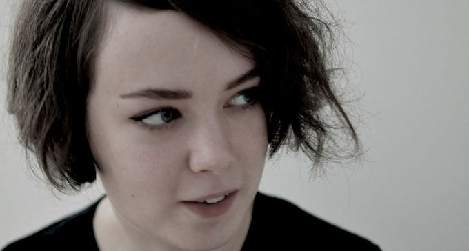 Klara Lewis uppträder på Art's Birthday Party, både i radio och på Södra Teatern i Stockholm. Foto: Hampus Högberg