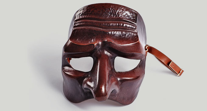 Teatermask i Scenkonstmuseets samlingar. Foto: Musikverket