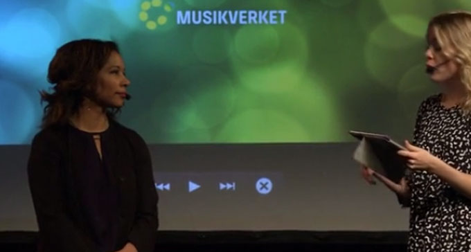 Tebogo Monnakgotla och Tove Lind.