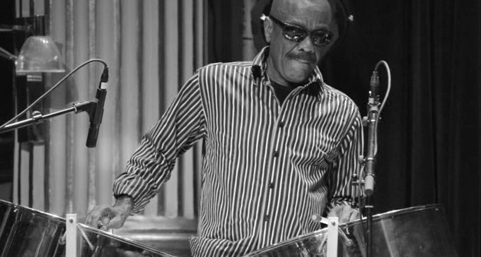 Rudy Smith på scen.