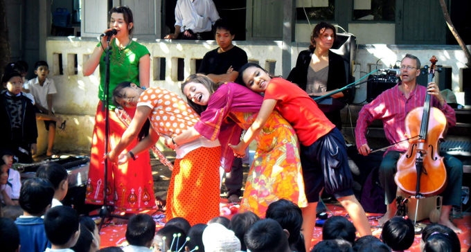 Etnojazzgruppen Syster Fritz turnerade i Burma i tre veckor. Foto: Syster Fritz