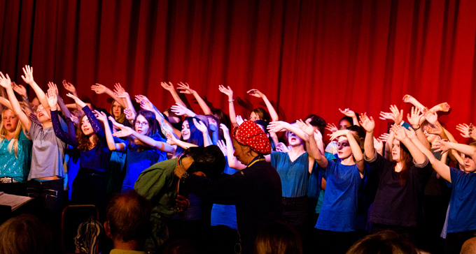 Scen från föreställningen Vem har tid. Foto: Andreas Sandlund