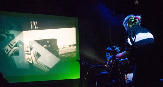 Maria W Horn spelar under livesändningen från Elektronmusikstudion, EMS