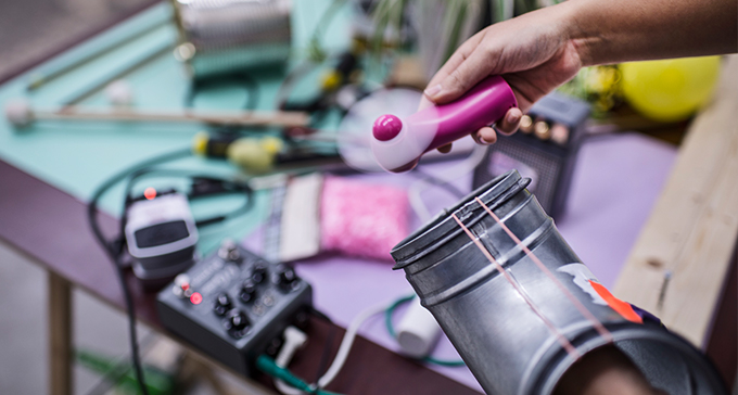 Instrumentbygge och ljudexperiment på Inkonst i Malmö, 23–24 februari. Foto: Chrisander Brun