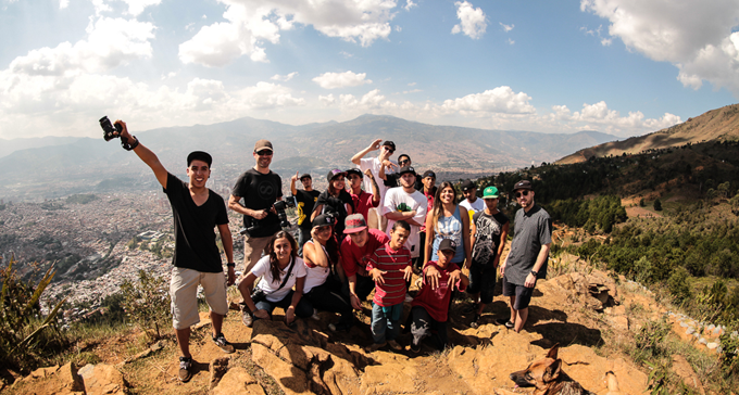 Mindfellaz tillsammans med delar av Elemento Illegal i Colombia. Foto: David Ekströmer