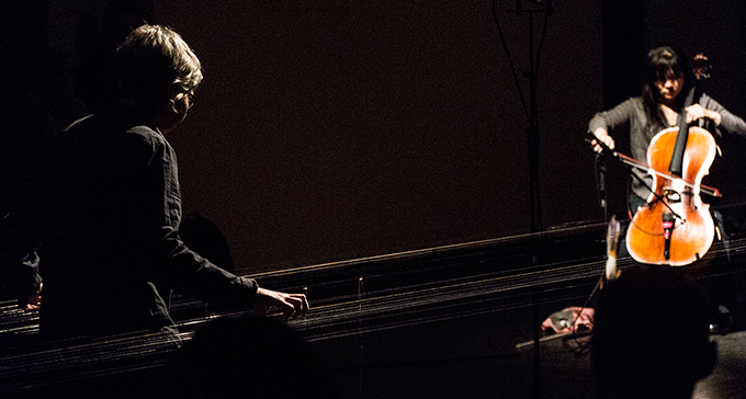 Ellen Fullman och Okkyung Lee under Edition Festival. Foto: Micke Keysendal