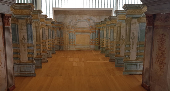 Modellen av Drottningholms slottsteaters scenmaskineri finns i Musik- och teaterbiblioteket fram till årsskiftet.