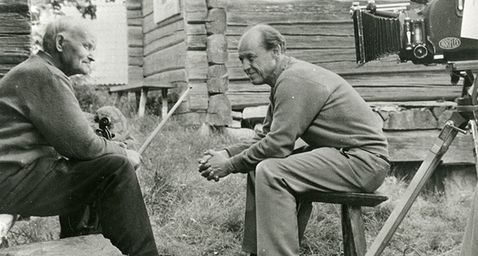 Matts Arnberg (till höger) gjorde inspelningsresor, radioprogram och skivor med folkmusik. Här med Olof Tillman.