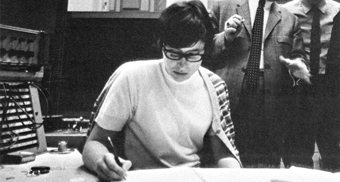 Gunilla Saulesco i studio 3 i Radiohuset i Stockholm.