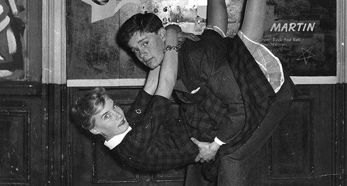 Arkivens dag har i år temat Synd och skam. Musikverkets ämnesexperter har valt ut några riktigt skamliga guldkorn ur arkiven. Foto: Svenskt visarkiv/Nalens vänner